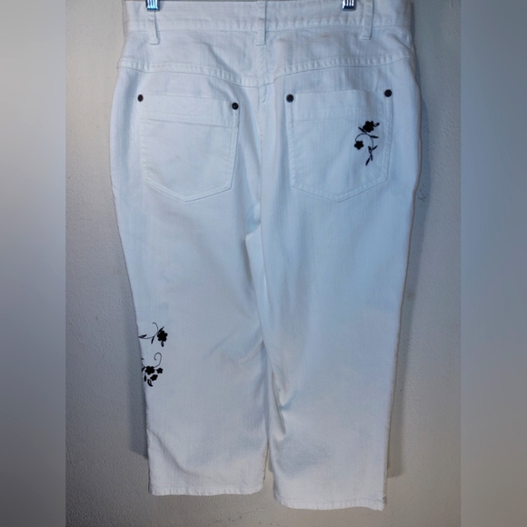 Christopher & Banks Stretch White and Black Bordered Flowers Size 8 - Picture 2 of 15